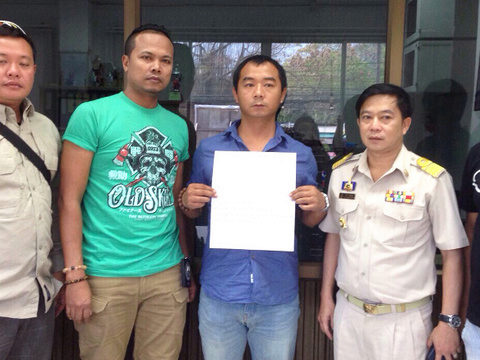 Chinese man busted for illegal tour guiding in Phuket