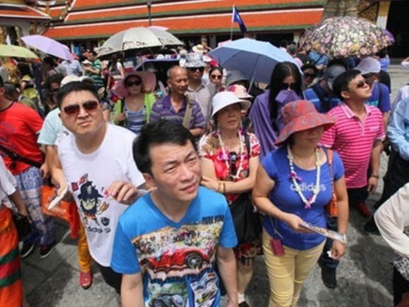 Власти Таиланда призывают граждан «потерпеть» манеры китайских туристов
