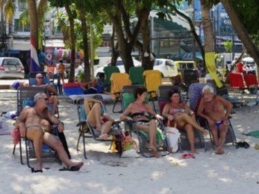 Phuket Navy, Police Ban All Beach Chairs from Holiday Island's Beaches