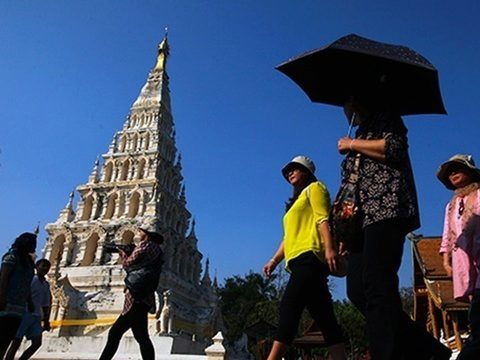 Chinese tourists to get etiquette manuals