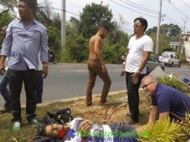 Phuket Tourists Van Crashes near Airport: Photo Special