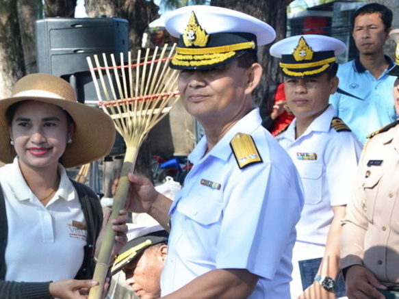 Моряки 3-го флота ВМС Таиланда вышли на субботник в Раваи