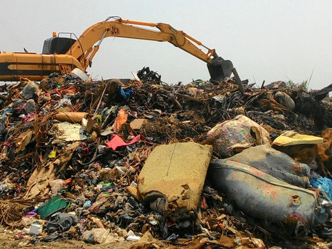 Officials to cover Phuket garbage dump to stop further fires