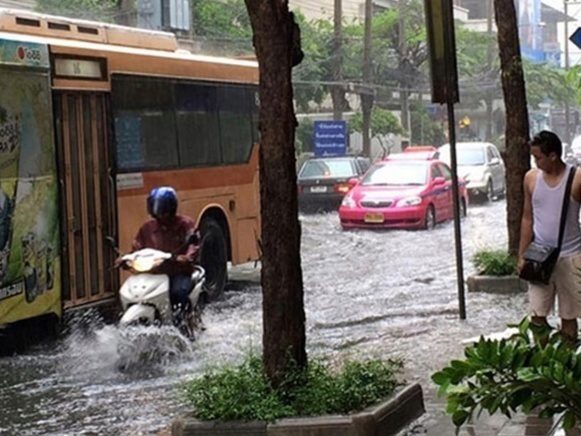 Heavy downpour floods Bangkok