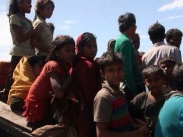 Burma's Rohingya Driven Into the Sea to 'Slave Ships,' US Reps Told