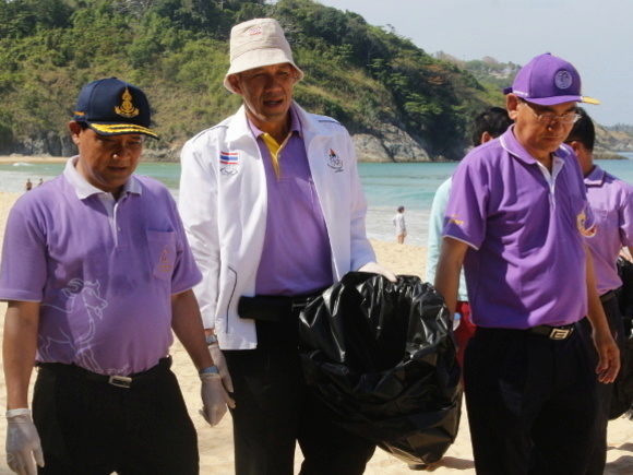 Phuket gov sticks to his beach plan