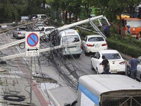 Storm wreaks havoc on Bangkok traffic