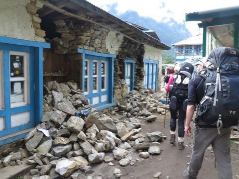 Землетрясение застало пхукетскую пару на Эвересте