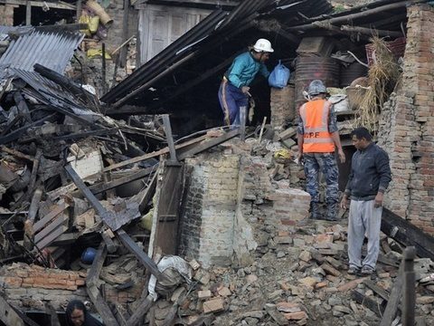 Nepal rescue joy brings new hope to quake survivor hunt