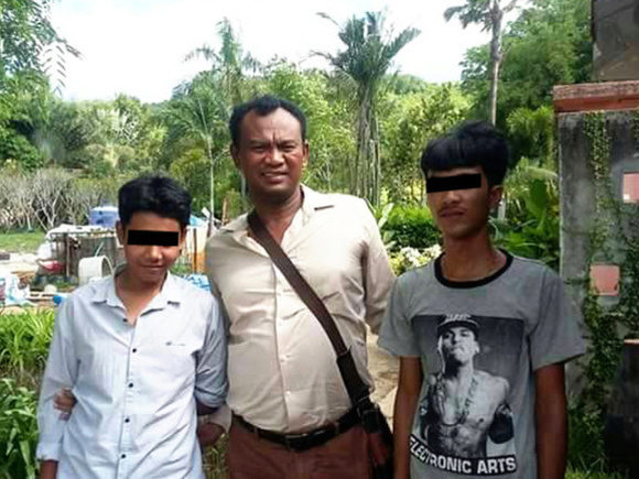 Rock-throwers turn themselves in to Phuket police