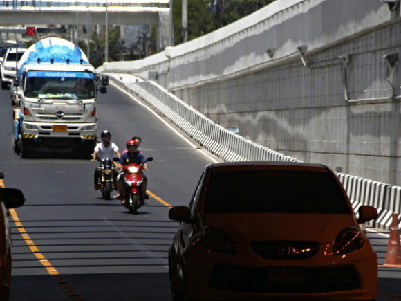 Phuket police to enforce ban on bikes in new underpass