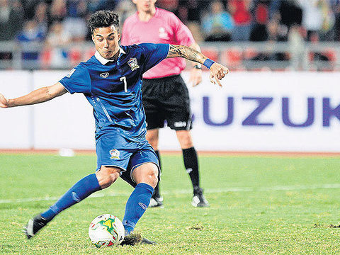 Thailand take first leg of AFF Cup final 2-0
