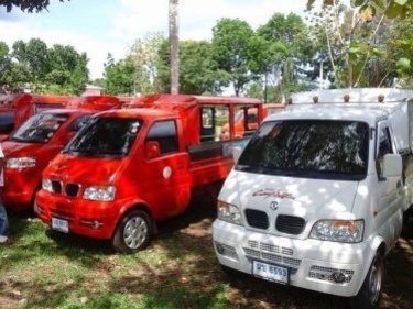 Phuket Tuk-Tuk Takeover as Illegal Patong Drivers Protest