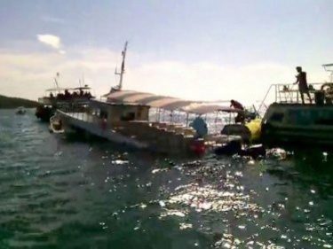 Ferry Sinks Off Pattaya: Tourist Passengers Taken Off Safely