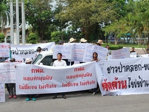 Phuket residents take high-voltage elecricity protest to governor