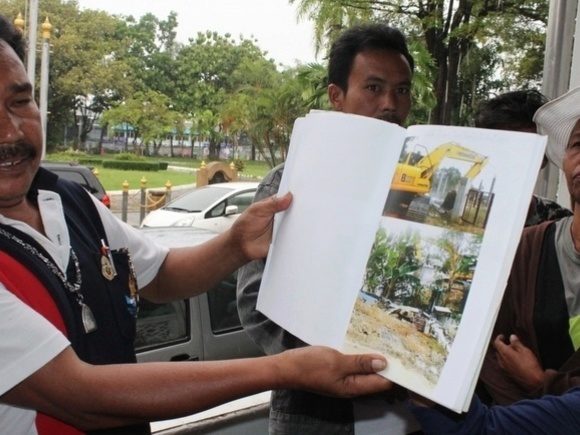 Tired of developer’s threats to leave their homes, Phuket residents plea for justice