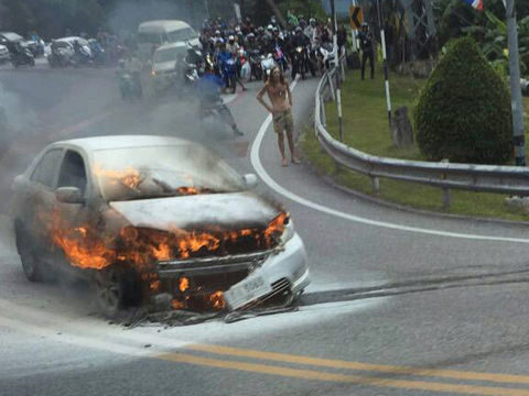 Lucky escape for French driver in burning Phuket car: VIDEO