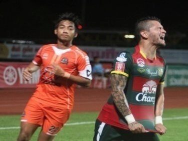 Phuket FC Competes With Division One's Top Side: Photo Special